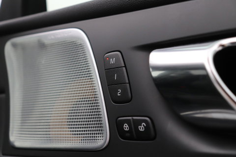 Volvo XC60 T8 R-Design | Bowers&Wilkins | Luchtvering | Panoramadak | 360° Camera | Massage+Ventilatie | Stoel+Stuurverwarming | 22 Inch