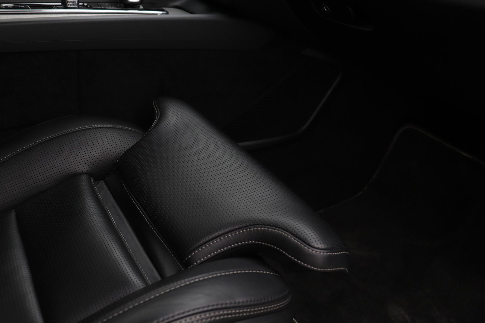 Volvo XC60 T8 R-Design | Bowers&Wilkins | Luchtvering | Panoramadak | 360° Camera | Massage+Ventilatie | Stoel+Stuurverwarming | 22 Inch