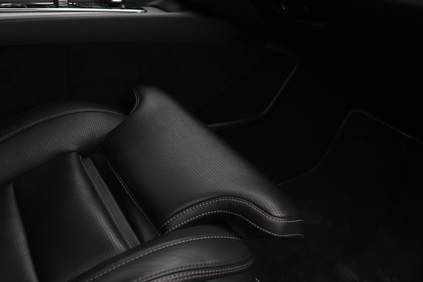 Volvo XC60 T8 R-Design | Bowers&Wilkins | Luchtvering | Panoramadak | 360° Camera | Massage+Ventilatie | Stoel+Stuurverwarming | 22 Inch