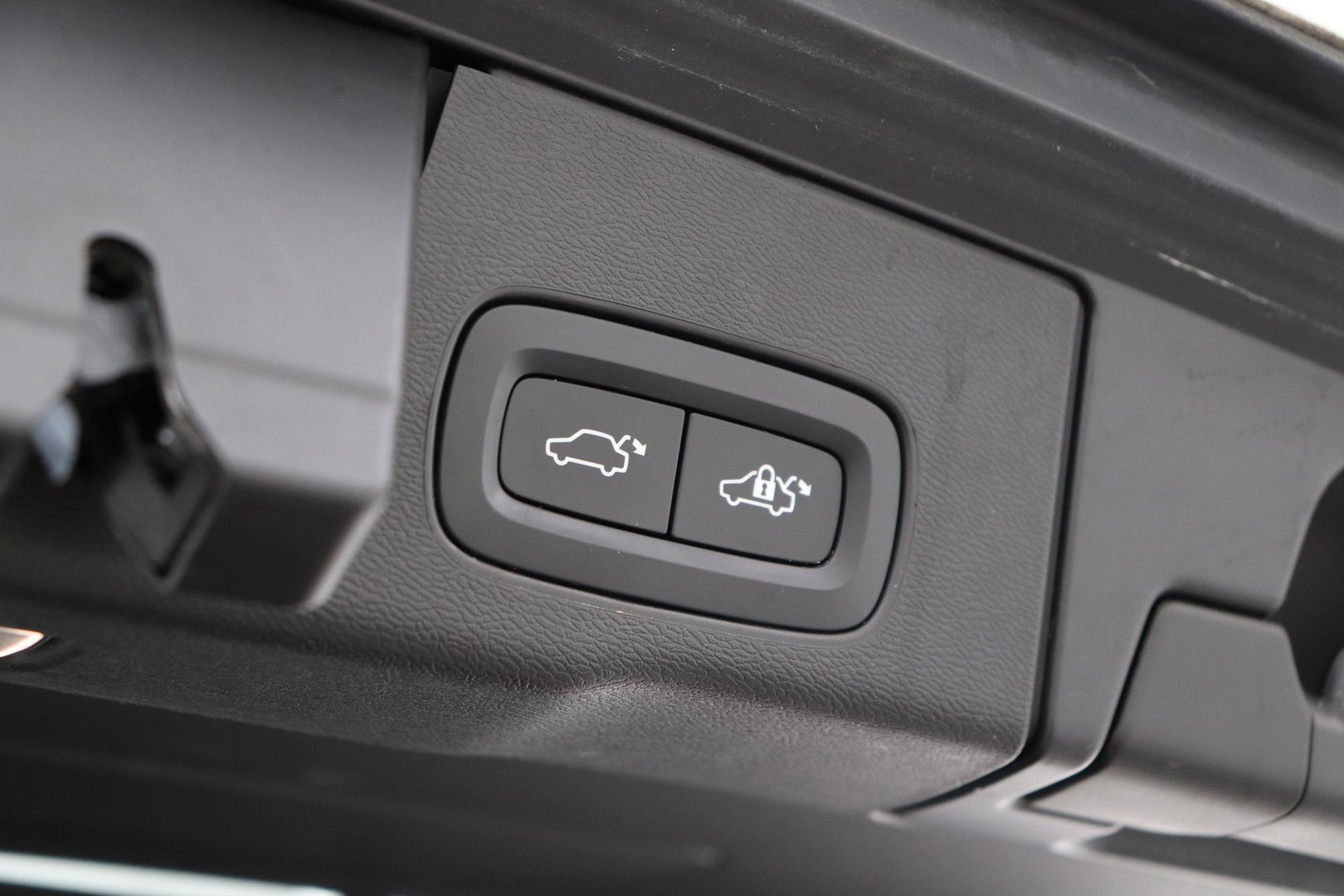 Volvo XC60 T8 R-Design | Bowers&Wilkins | Luchtvering | Panoramadak | 360° Camera | Massage+Ventilatie | Stoel+Stuurverwarming | 22 Inch