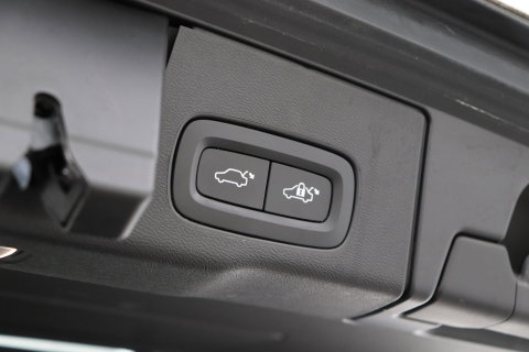 Volvo XC60 T8 R-Design | Bowers&Wilkins | Luchtvering | Panoramadak | 360° Camera | Massage+Ventilatie | Stoel+Stuurverwarming | 22 Inch