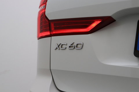 Volvo XC60 T8 R-Design | Bowers&Wilkins | Luchtvering | Panoramadak | 360° Camera | Massage+Ventilatie | Stoel+Stuurverwarming | 22 Inch