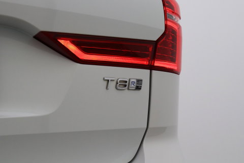 Volvo XC60 T8 R-Design | Bowers&Wilkins | Luchtvering | Panoramadak | 360° Camera | Massage+Ventilatie | Stoel+Stuurverwarming | 22 Inch