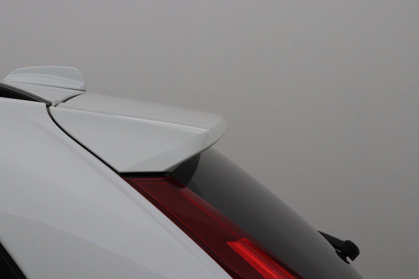 Volvo XC60 T8 R-Design | Bowers&Wilkins | Luchtvering | Panoramadak | 360° Camera | Massage+Ventilatie | Stoel+Stuurverwarming | 22 Inch