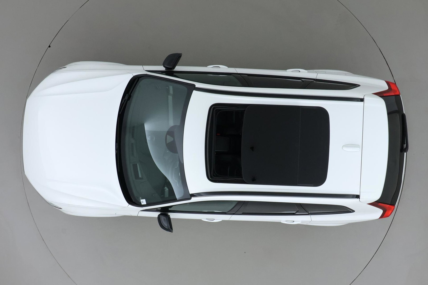 Volvo XC60 T8 R-Design | Bowers&Wilkins | Luchtvering | Panoramadak | 360° Camera | Massage+Ventilatie | Stoel+Stuurverwarming | 22 Inch