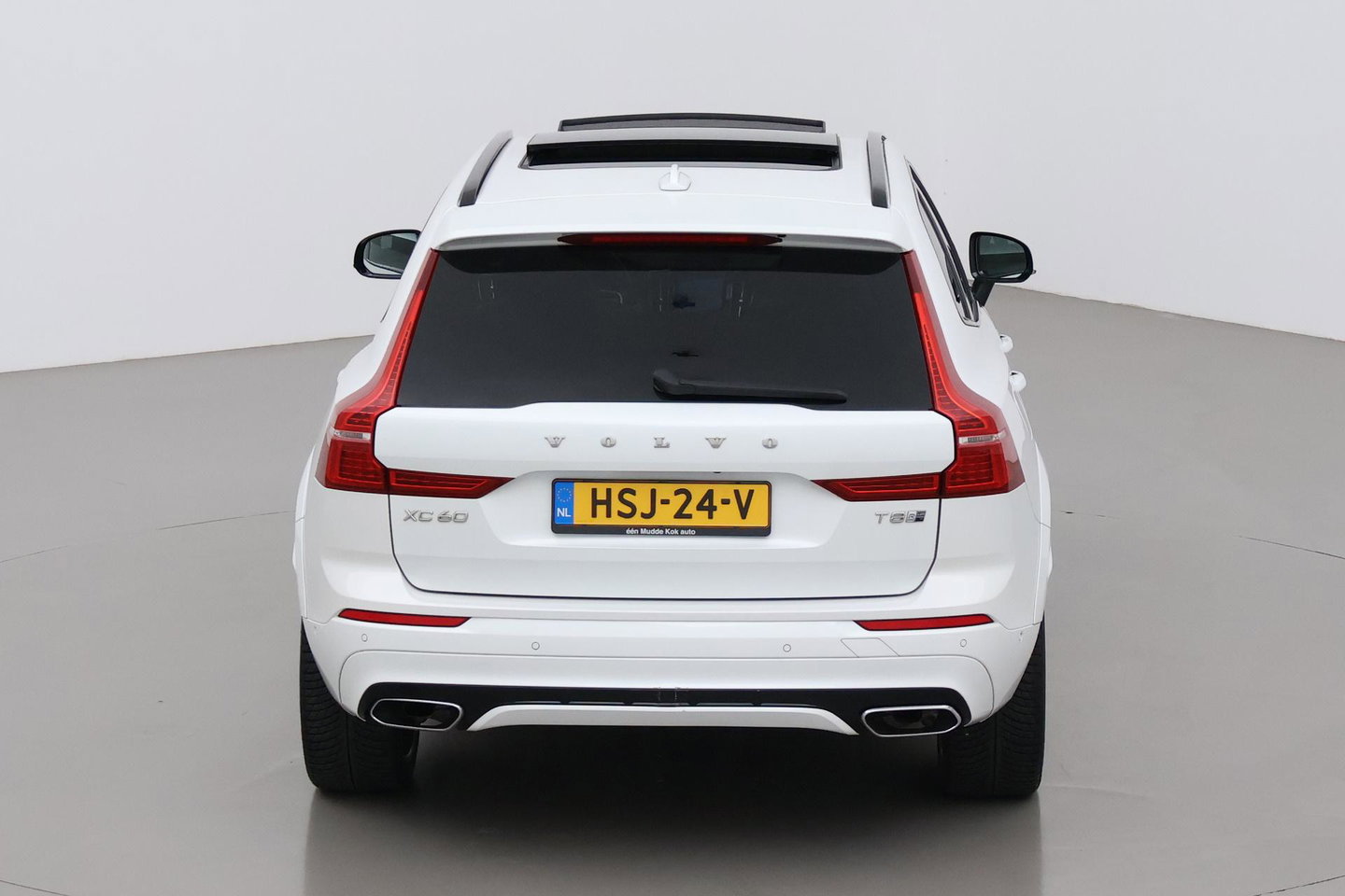 Volvo XC60 T8 R-Design | Bowers&Wilkins | Luchtvering | Panoramadak | 360° Camera | Massage+Ventilatie | Stoel+Stuurverwarming | 22 Inch