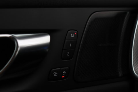 Volvo XC60 T6 Plus Black Edition | Harman/Kardon | Panoramadak | Head-Up | 360° Camera | ACC | 21 Inch