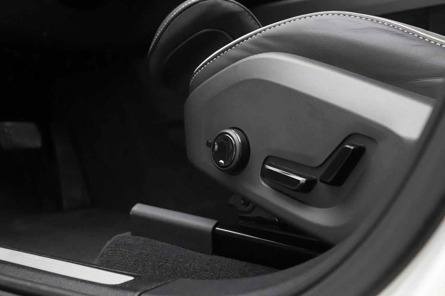 Volvo XC60 T6 Plus Black Edition | Harman/Kardon | Panoramadak | Head-Up | 360° Camera | ACC | 21 Inch