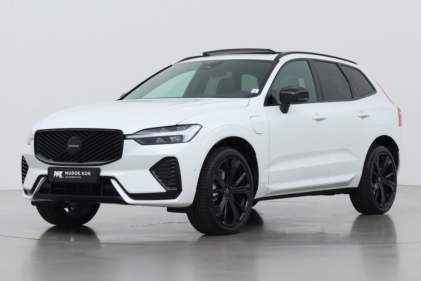 Volvo XC60 T6 Plus Black Edition | Harman/Kardon | Panoramadak | Head-Up | 360° Camera | ACC | 21 Inch