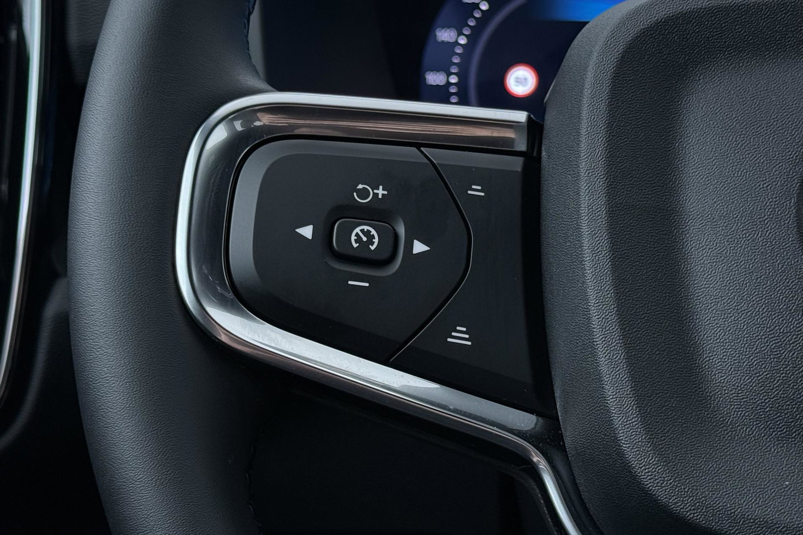 Volvo XC40 B3 Plus Black Edition | Harman/Kardon | BLIS | 360° Camera | Pilot Assist | Stoel+Stuurverwarming | Memory | ACC | 20 Inch