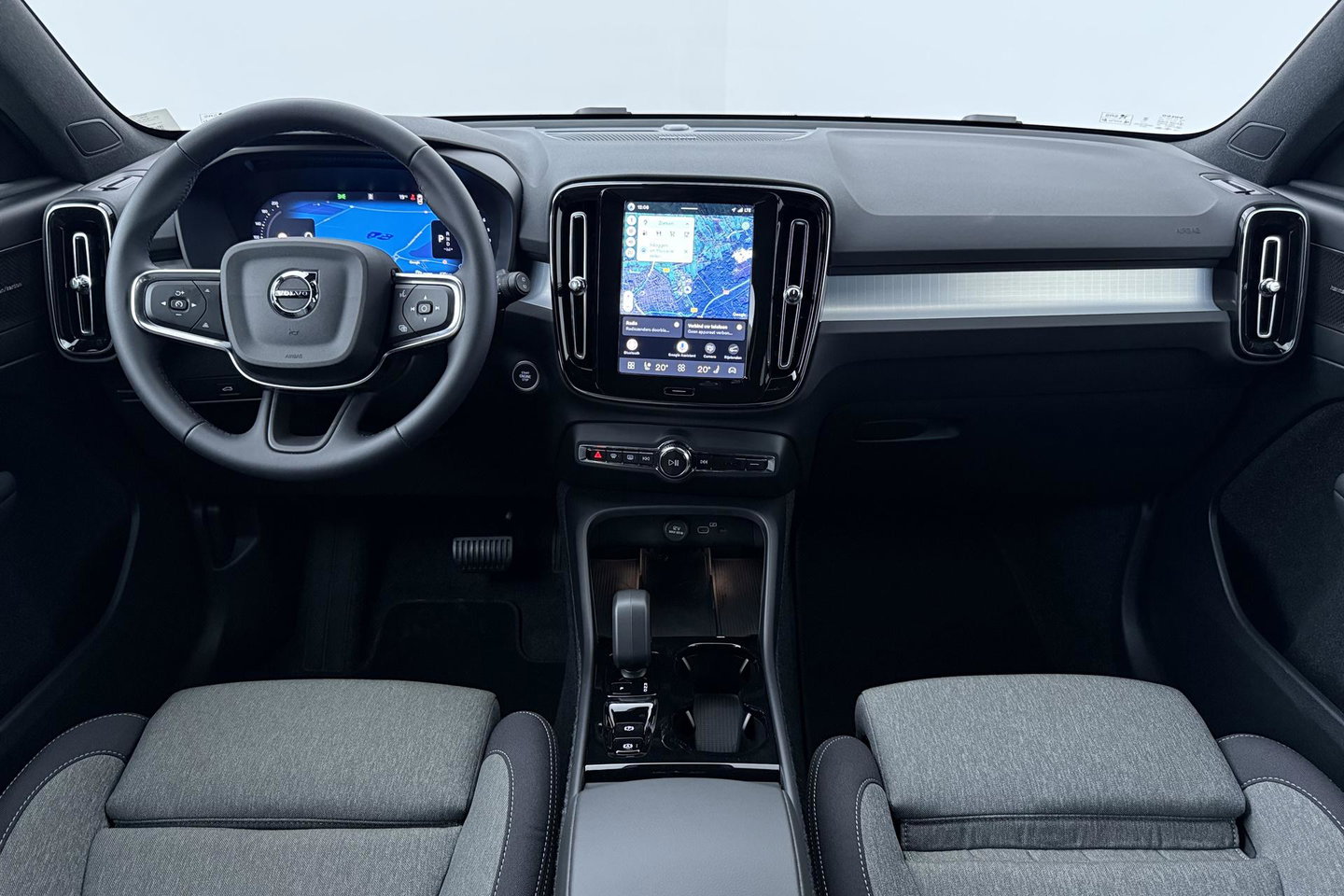 Volvo XC40 B3 Plus Black Edition | Harman/Kardon | BLIS | 360° Camera | Pilot Assist | Stoel+Stuurverwarming | Memory | ACC | 20 Inch