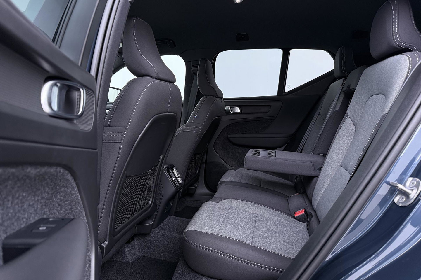 Volvo XC40 B3 Plus Black Edition | Harman/Kardon | BLIS | 360° Camera | Pilot Assist | Stoel+Stuurverwarming | Memory | ACC | 20 Inch