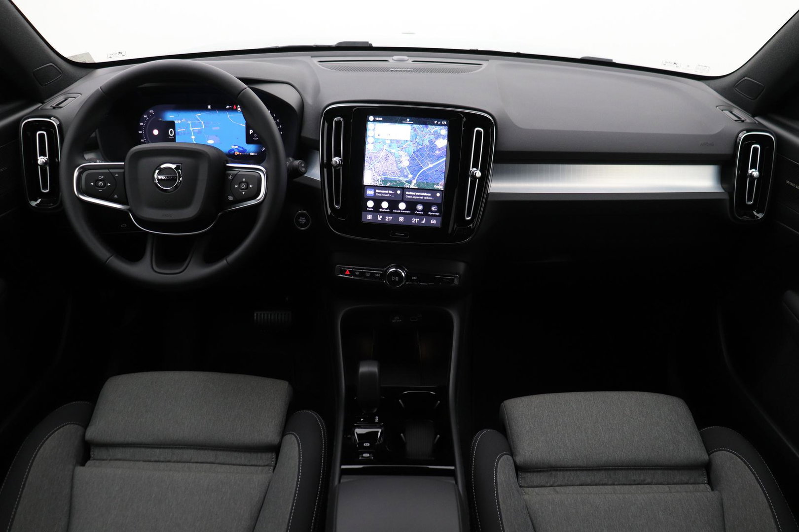 Volvo XC40 2.0 B3 Plus Black Edition | Harman/Kardon | BLIS | 360° Camera | Pilot Assist | Stoel+Stuurverwarming | Memory | ACC | 20 Inch