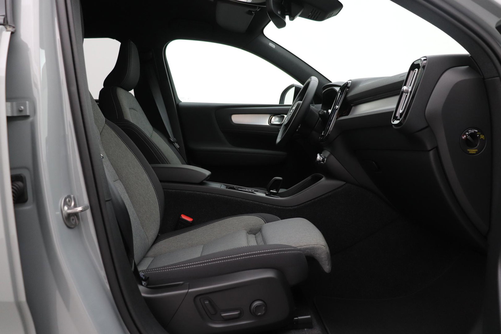 Volvo XC40 2.0 B3 Plus Black Edition | Harman/Kardon | BLIS | 360° Camera | Pilot Assist | Stoel+Stuurverwarming | Memory | ACC | 20 Inch