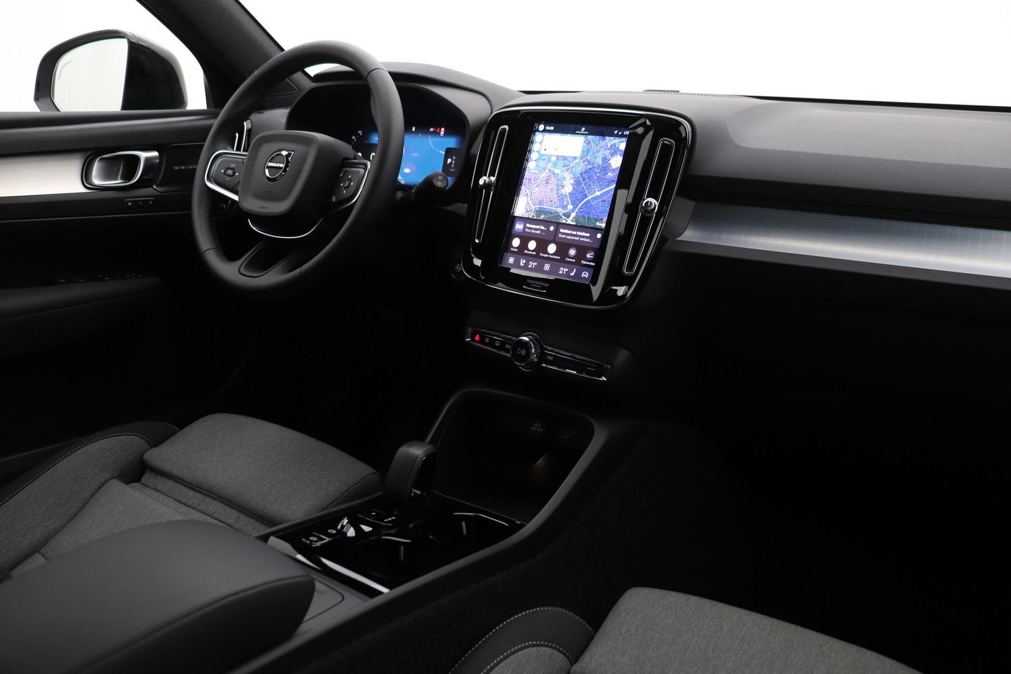 Volvo XC40 2.0 B3 Plus Black Edition | Harman/Kardon | BLIS | 360° Camera | Pilot Assist | Stoel+Stuurverwarming | Memory | ACC | 20 Inch