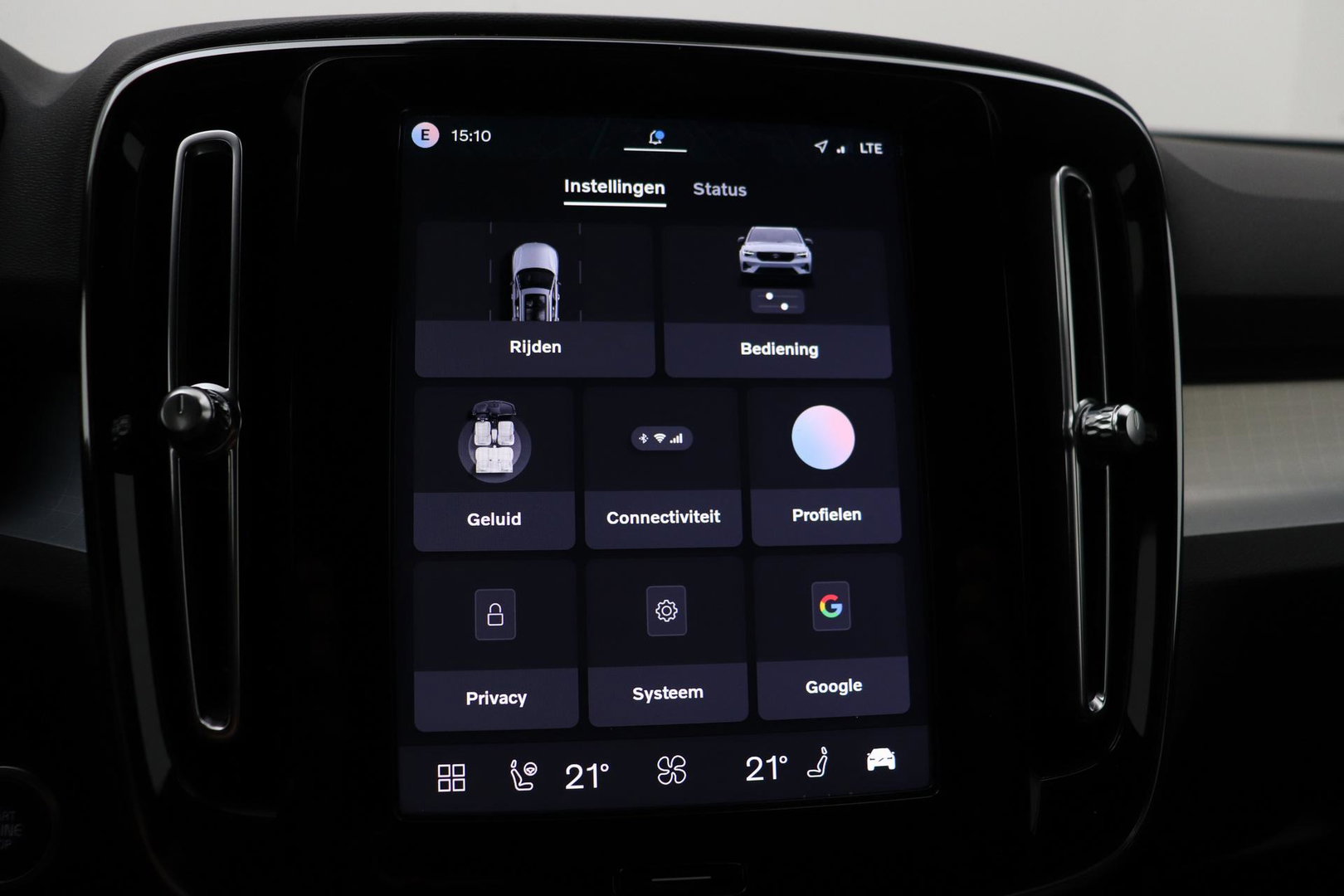 Volvo XC40 2.0 B3 Plus Black Edition | Harman/Kardon | BLIS | 360° Camera | Pilot Assist | Stoel+Stuurverwarming | Memory | ACC | 20 Inch