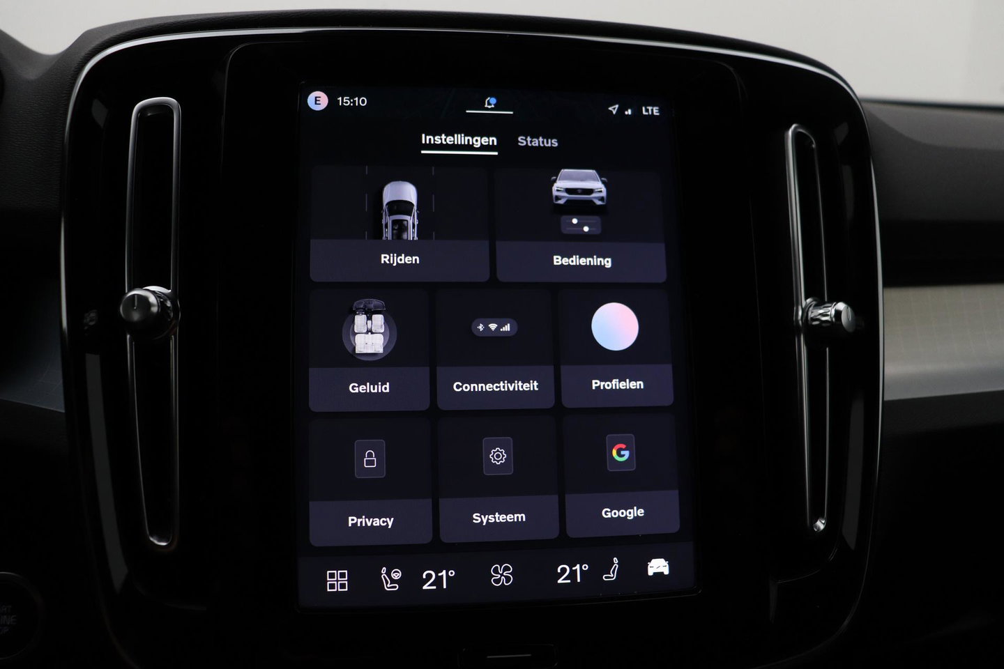 Volvo XC40 2.0 B3 Plus Black Edition | Harman/Kardon | BLIS | 360° Camera | Pilot Assist | Stoel+Stuurverwarming | Memory | ACC | 20 Inch