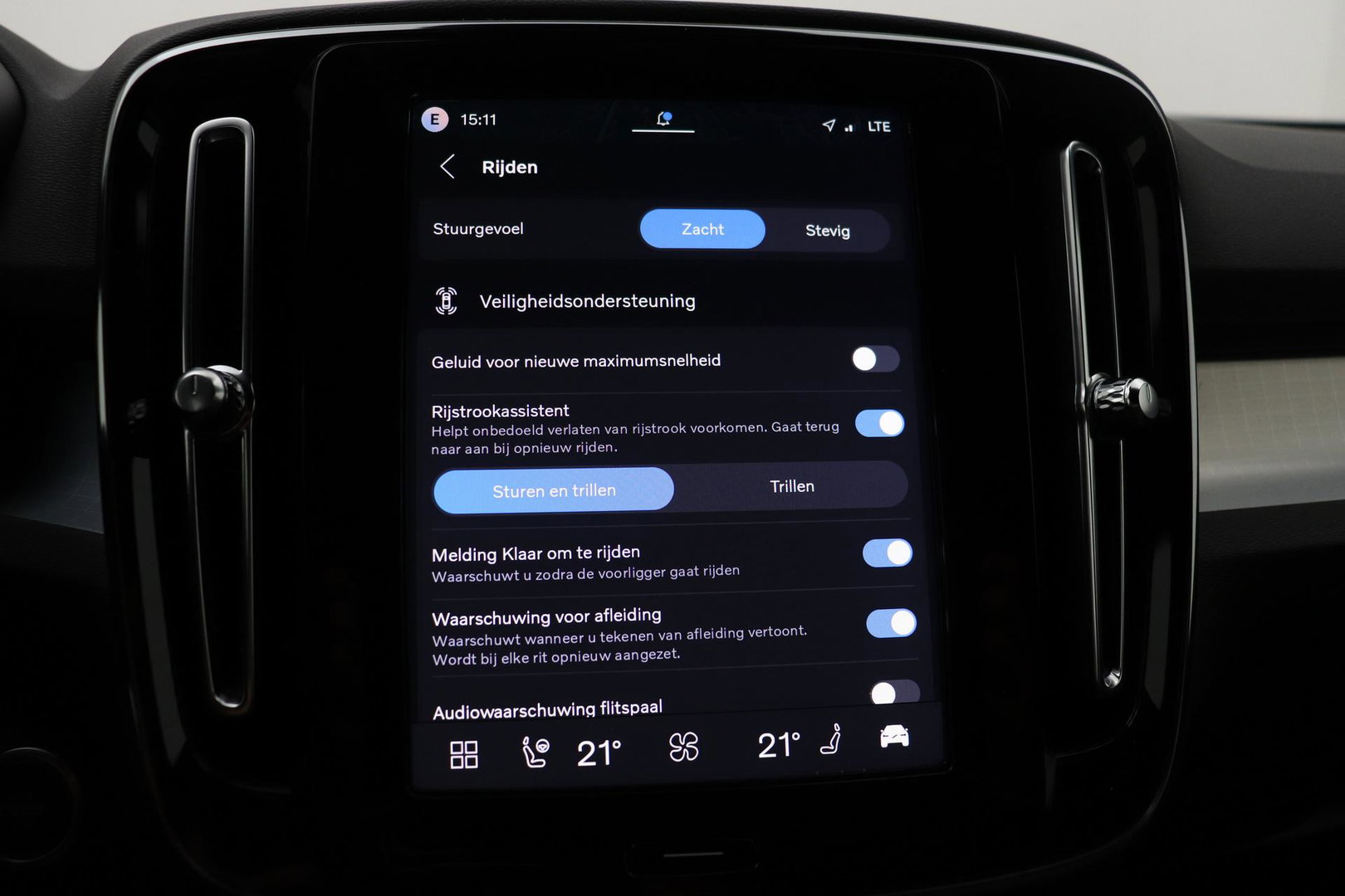 Volvo XC40 2.0 B3 Plus Black Edition | Harman/Kardon | BLIS | 360° Camera | Pilot Assist | Stoel+Stuurverwarming | Memory | ACC | 20 Inch