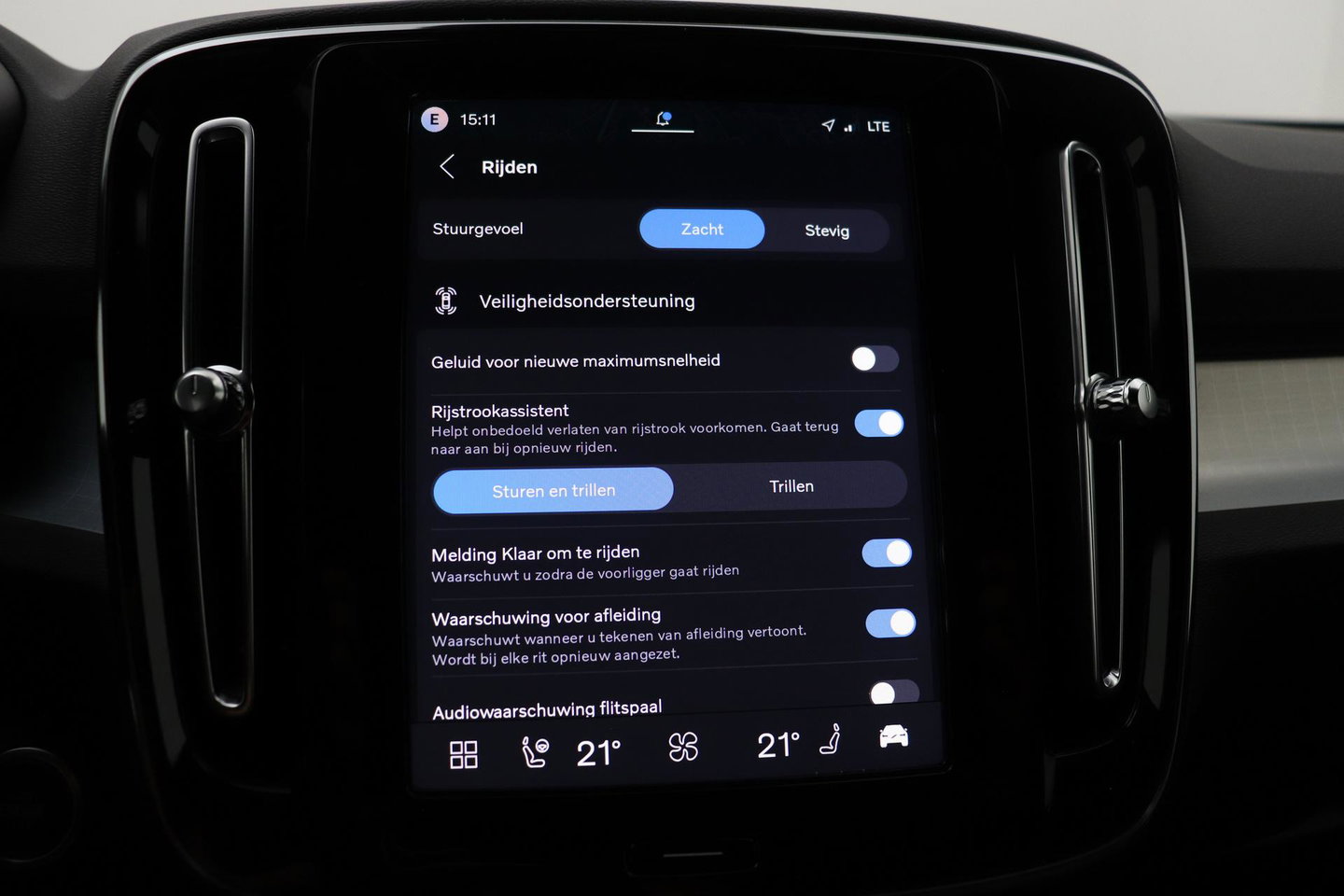 Volvo XC40 2.0 B3 Plus Black Edition | Harman/Kardon | BLIS | 360° Camera | Pilot Assist | Stoel+Stuurverwarming | Memory | ACC | 20 Inch