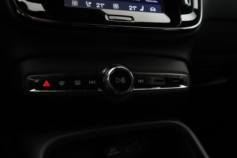 Volvo XC40 2.0 B3 Plus Black Edition | Harman/Kardon | BLIS | 360° Camera | Pilot Assist | Stoel+Stuurverwarming | Memory | ACC | 20 Inch