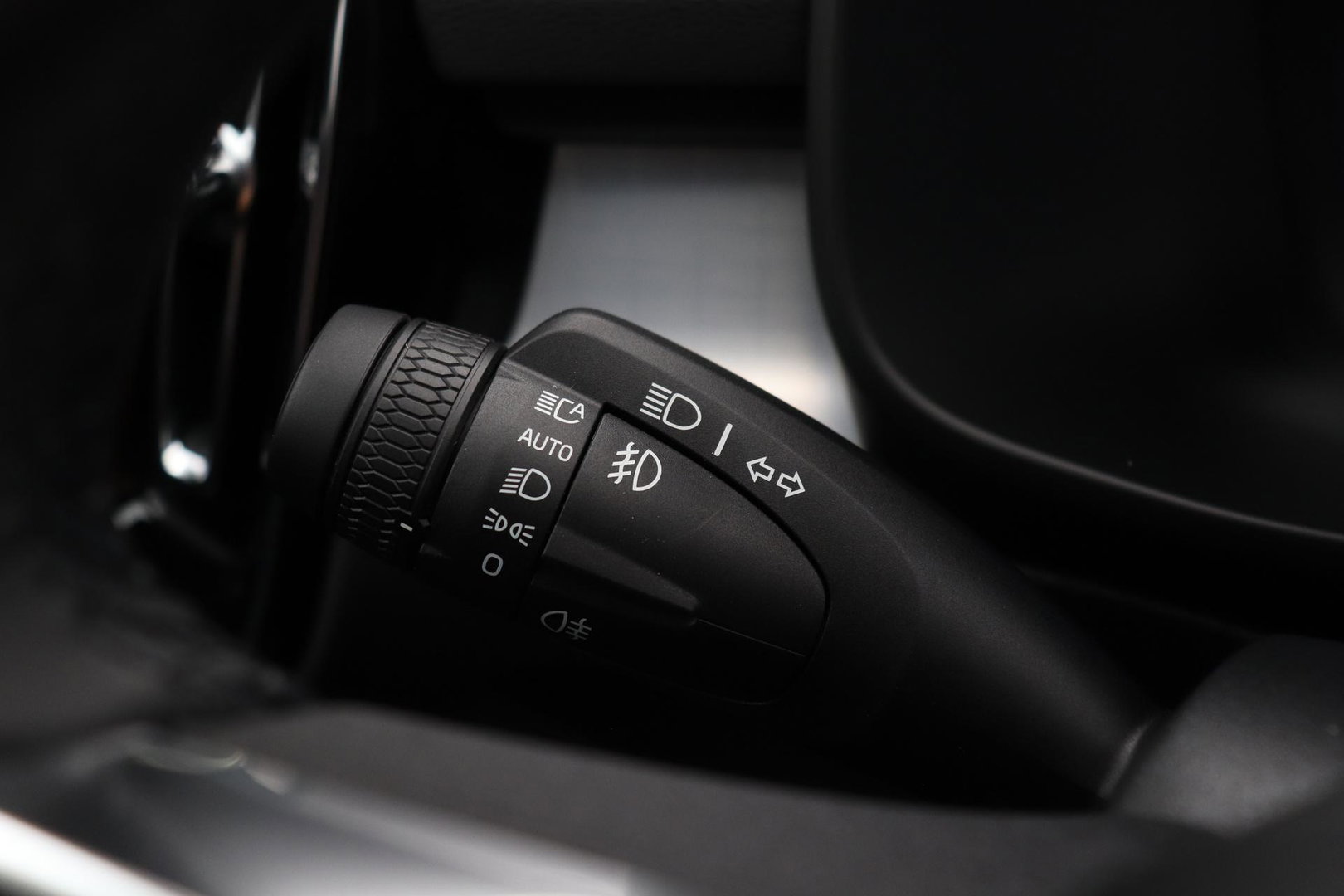 Volvo XC40 2.0 B3 Plus Black Edition | Harman/Kardon | BLIS | 360° Camera | Pilot Assist | Stoel+Stuurverwarming | Memory | ACC | 20 Inch