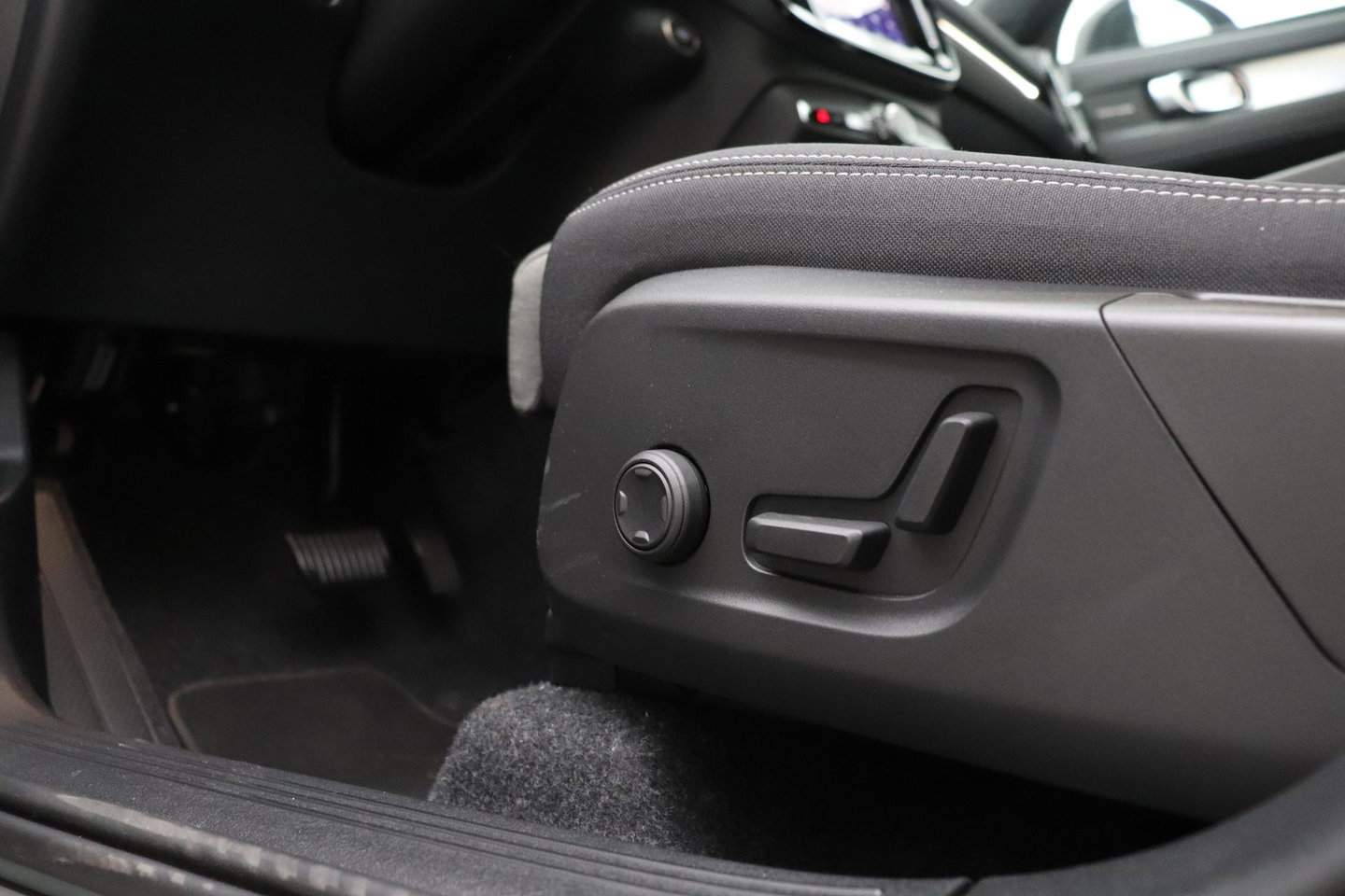 Volvo XC40 2.0 B3 Plus Black Edition | Harman/Kardon | BLIS | 360° Camera | Pilot Assist | Stoel+Stuurverwarming | Memory | ACC | 20 Inch