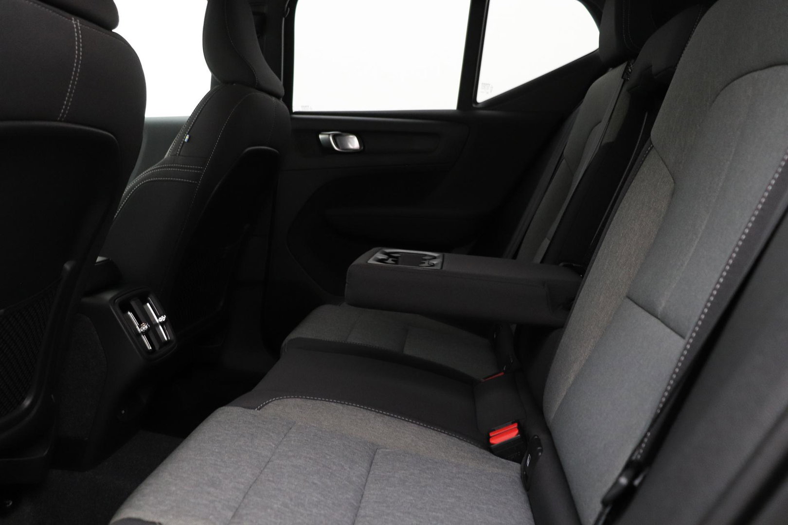 Volvo XC40 2.0 B3 Plus Black Edition | Harman/Kardon | BLIS | 360° Camera | Pilot Assist | Stoel+Stuurverwarming | Memory | ACC | 20 Inch