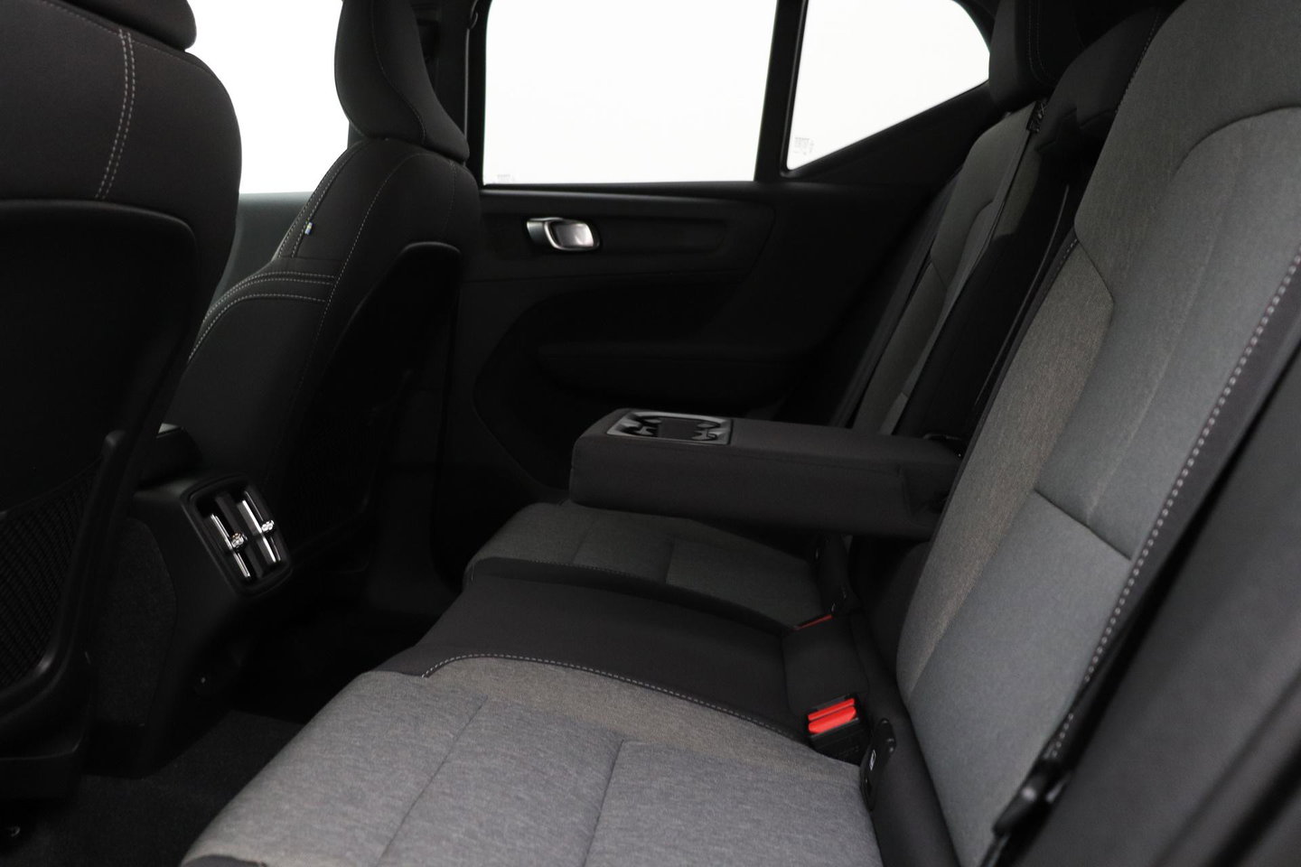Volvo XC40 2.0 B3 Plus Black Edition | Harman/Kardon | BLIS | 360° Camera | Pilot Assist | Stoel+Stuurverwarming | Memory | ACC | 20 Inch