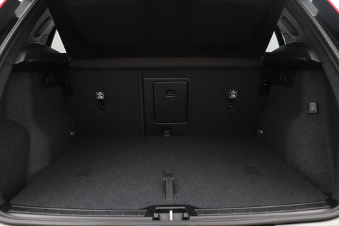 Volvo XC40 2.0 B3 Plus Black Edition | Harman/Kardon | BLIS | 360° Camera | Pilot Assist | Stoel+Stuurverwarming | Memory | ACC | 20 Inch