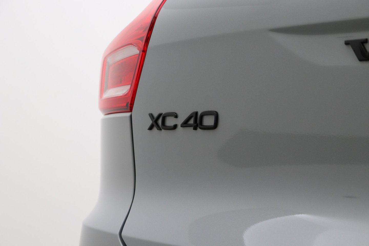 Volvo XC40 2.0 B3 Plus Black Edition | Harman/Kardon | BLIS | 360° Camera | Pilot Assist | Stoel+Stuurverwarming | Memory | ACC | 20 Inch