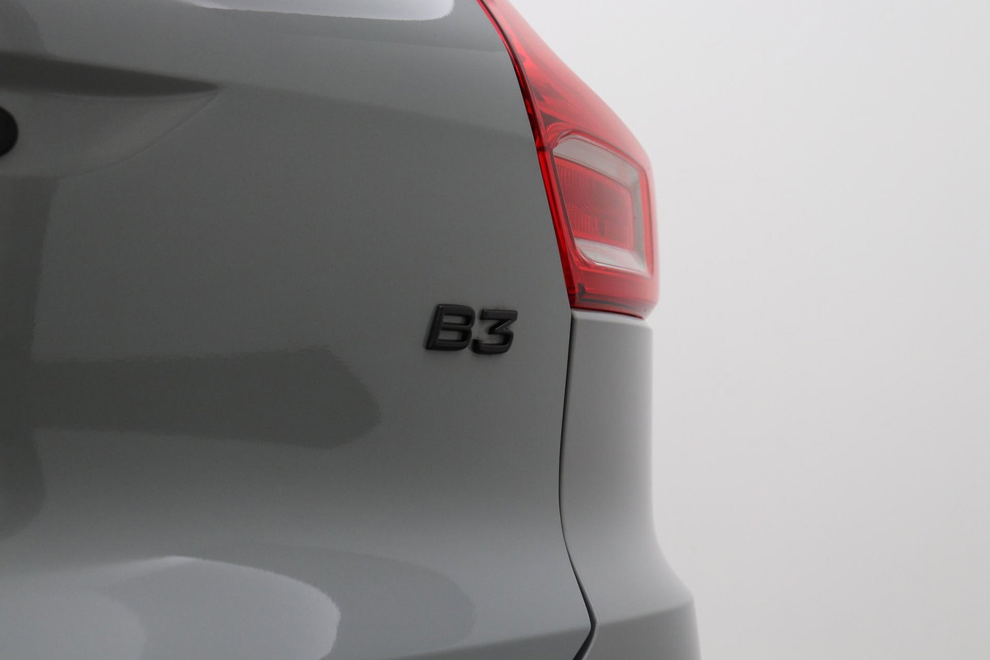 Volvo XC40 2.0 B3 Plus Black Edition | Harman/Kardon | BLIS | 360° Camera | Pilot Assist | Stoel+Stuurverwarming | Memory | ACC | 20 Inch