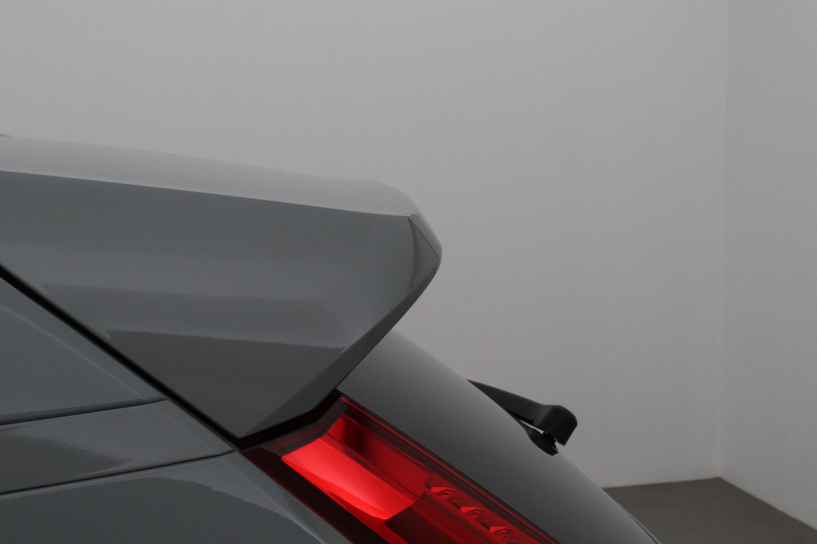 Volvo XC40 2.0 B3 Plus Black Edition | Harman/Kardon | BLIS | 360° Camera | Pilot Assist | Stoel+Stuurverwarming | Memory | ACC | 20 Inch