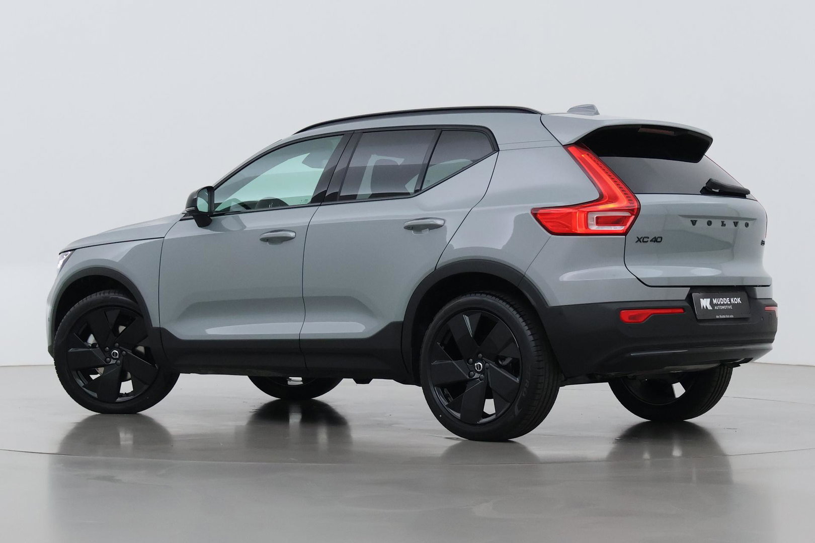 Volvo XC40 2.0 B3 Plus Black Edition | Harman/Kardon | BLIS | 360° Camera | Pilot Assist | Stoel+Stuurverwarming | Memory | ACC | 20 Inch