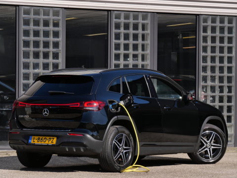 Mercedes-Benz EQA 67kWh AMG/ AMBIENT LIGHTING/ BLINDSPOT/ ELEKT. KLEP/ SOH 97%