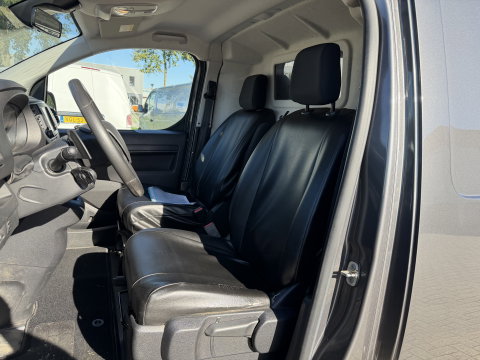 Peugeot Expert 2.0 BlueHDI 145pk automaat S&S L2H1 / vaste prijs rijklaar € 19.950 ex btw / euro 6 / bpm vrij / lease vanaf € 336 / grijs metallic / achteruit rijcamera / trekhaak 2300 kg !