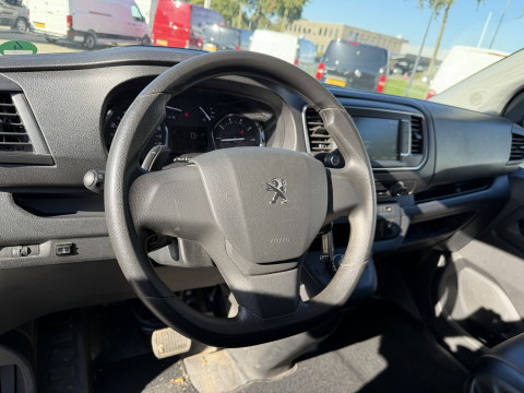 Peugeot Expert 2.0 BlueHDI 145pk automaat S&S L2H1 / vaste prijs rijklaar € 19.950 ex btw / euro 6 / bpm vrij / lease vanaf € 336 / grijs metallic / achteruit rijcamera / trekhaak 2300 kg !