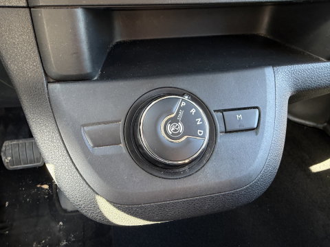 Peugeot Expert 2.0 BlueHDI 145pk automaat S&S L2H1 / vaste prijs rijklaar € 19.950 ex btw / euro 6 / bpm vrij / lease vanaf € 336 / grijs metallic / achteruit rijcamera / trekhaak 2300 kg !
