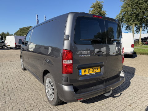 Peugeot Expert 2.0 BlueHDI 145pk automaat S&S L2H1 / vaste prijs rijklaar € 19.950 ex btw / euro 6 / bpm vrij / lease vanaf € 336 / grijs metallic / achteruit rijcamera / trekhaak 2300 kg !
