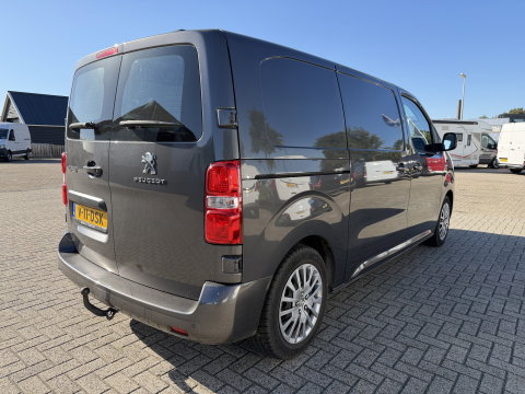 Peugeot Expert 2.0 BlueHDI 145pk automaat S&S L2H1 / vaste prijs rijklaar € 19.950 ex btw / euro 6 / bpm vrij / lease vanaf € 336 / grijs metallic / achteruit rijcamera / trekhaak 2300 kg !