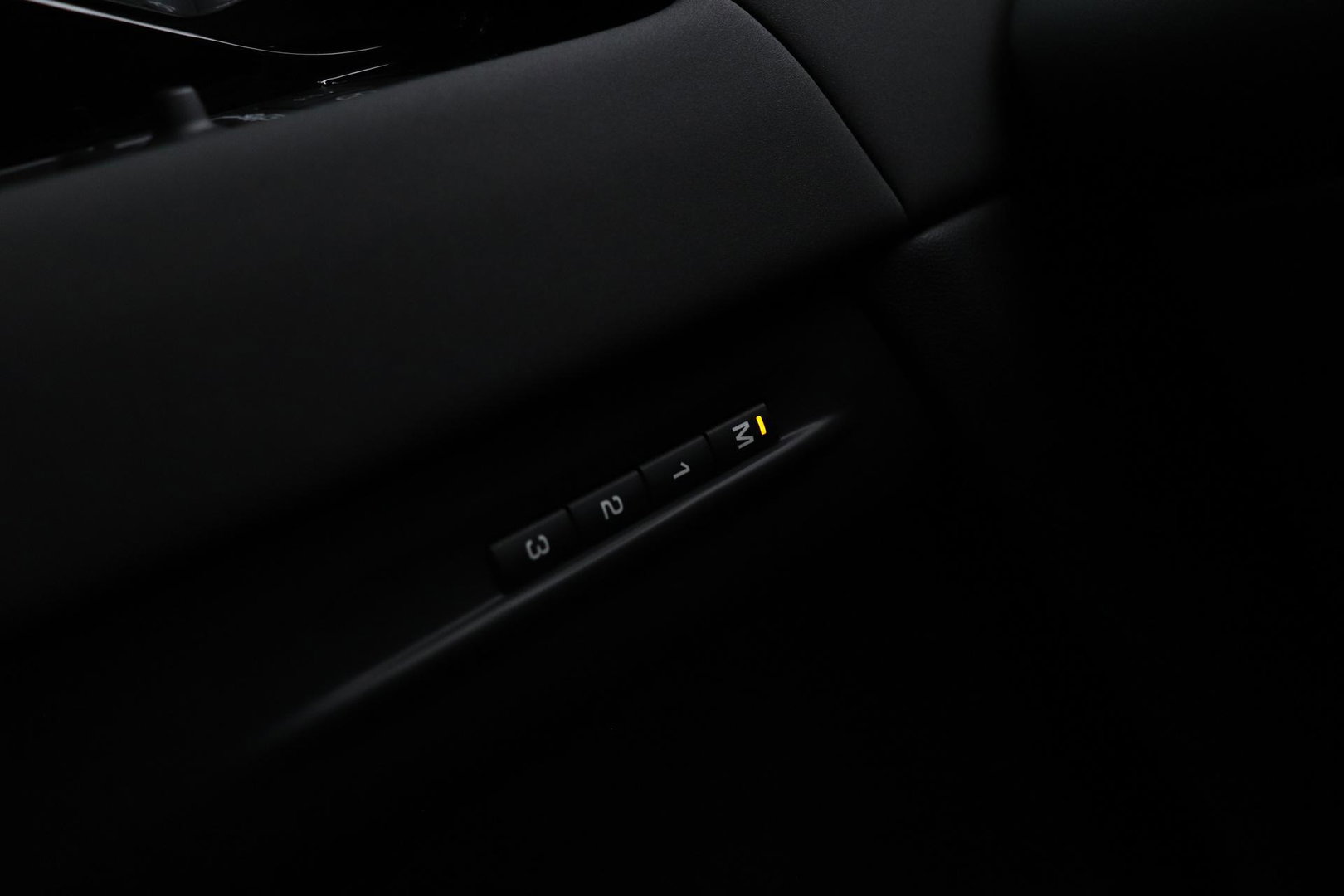 Land Rover Range Rover Evoque 1.5 P270e S | Panoramadak | 360° Camera | BLIS | Black Pack | Stoel+Stuurverwarming | Keyless | ACC