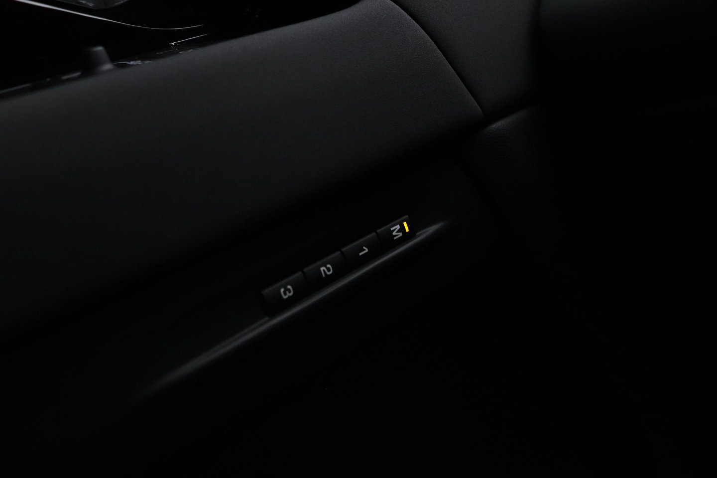 Land Rover Range Rover Evoque 1.5 P270e S | Panoramadak | 360° Camera | BLIS | Black Pack | Stoel+Stuurverwarming | Keyless | ACC