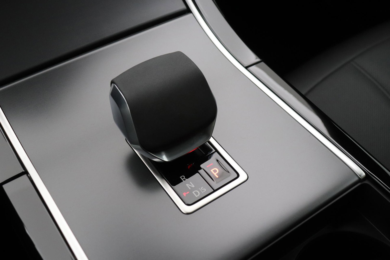 Land Rover Range Rover Evoque 1.5 P270e S | Panoramadak | 360° Camera | BLIS | Black Pack | Stoel+Stuurverwarming | Keyless | ACC