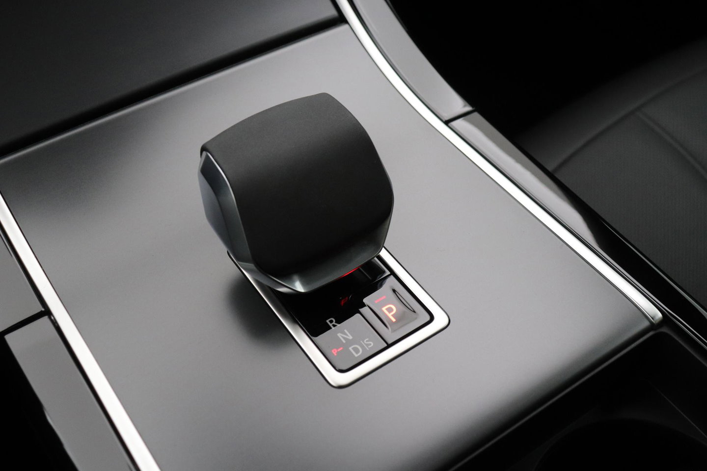 Land Rover Range Rover Evoque 1.5 P270e S | Panoramadak | 360° Camera | BLIS | Black Pack | Stoel+Stuurverwarming | Keyless | ACC