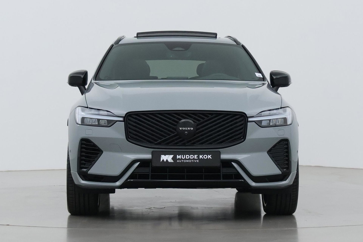 Volvo XC60 T6 Plus Black Edition | Harman/Kardon | Pilot Assist | Panoramadak | 360° Camera | Head-Up | Stoel+Stuurverwarming | 21 Inch