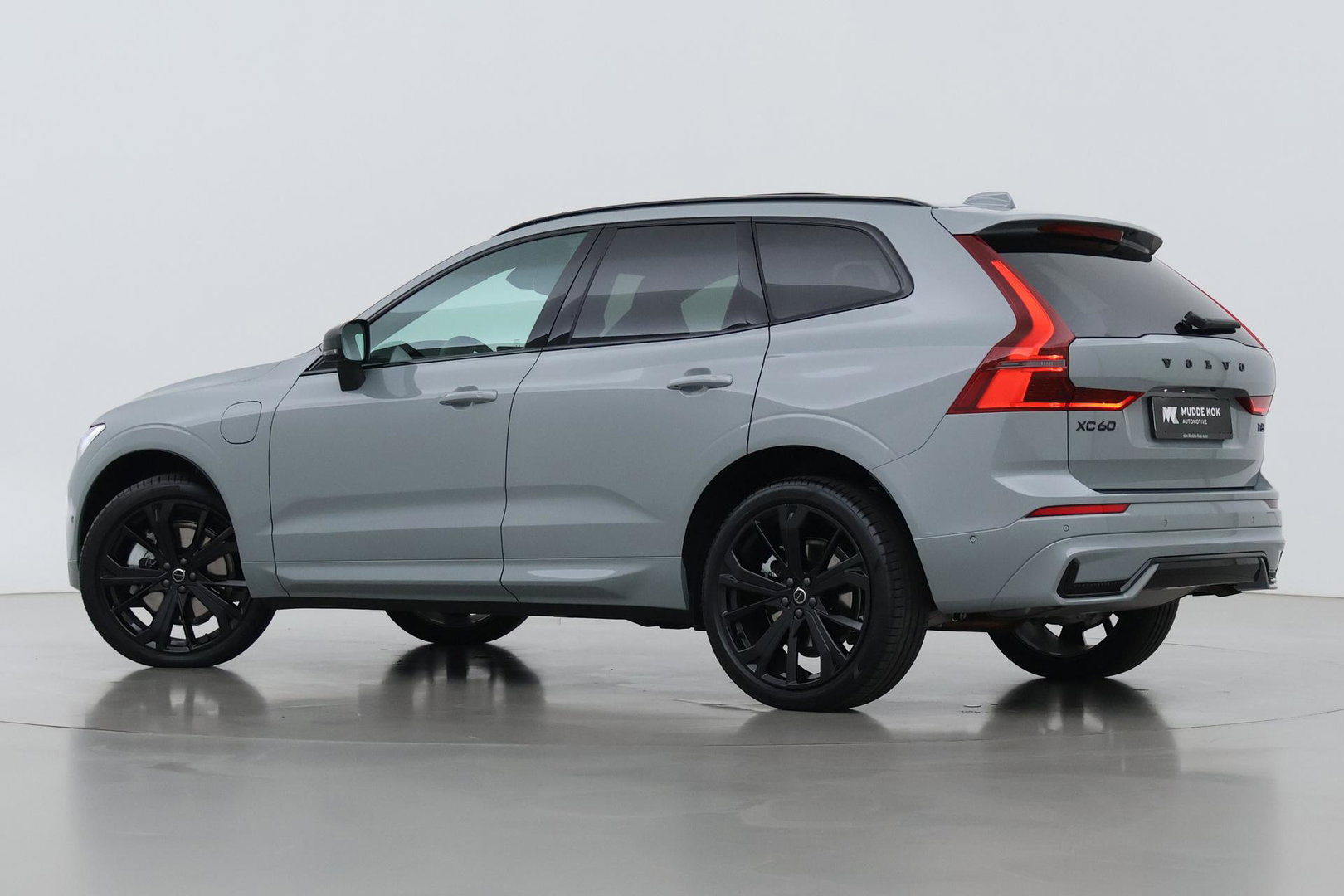 Volvo XC60 T6 Plus Black Edition | Harman/Kardon | Pilot Assist | Panoramadak | 360° Camera | Head-Up | Stoel+Stuurverwarming | 21 Inch