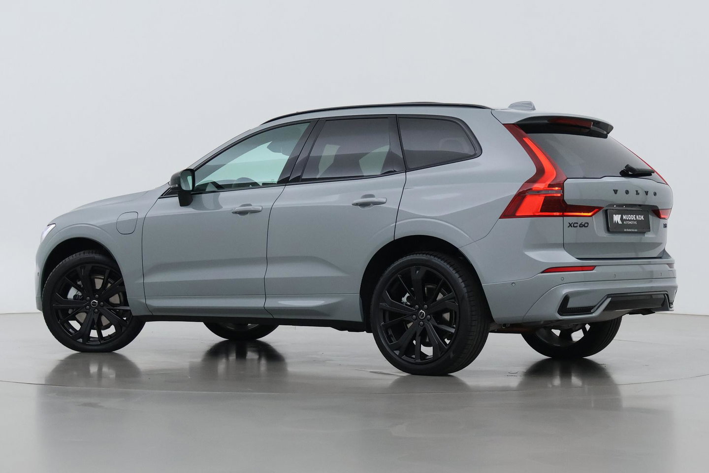 Volvo XC60 T6 Plus Black Edition | Harman/Kardon | Pilot Assist | Panoramadak | 360° Camera | Head-Up | Stoel+Stuurverwarming | 21 Inch