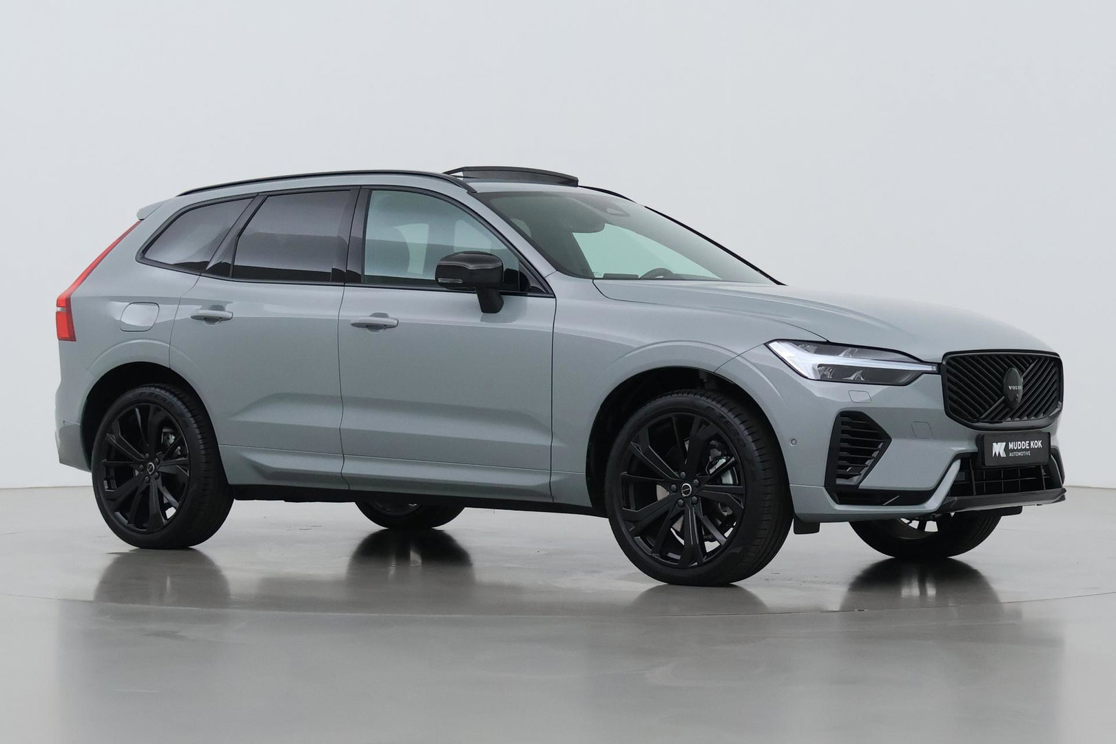 Volvo XC60 T6 Plus Black Edition | Harman/Kardon | Pilot Assist | Panoramadak | 360° Camera | Head-Up | Stoel+Stuurverwarming | 21 Inch