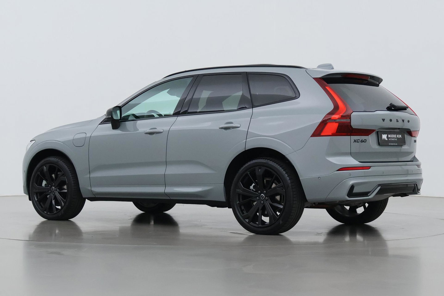 Volvo XC60 T6 Plus Black Edition | Harman/Kardon | Pilot Assist | Panoramadak | 360° Camera | Head-Up | Stoel+Stuurverwarming | 21 Inch