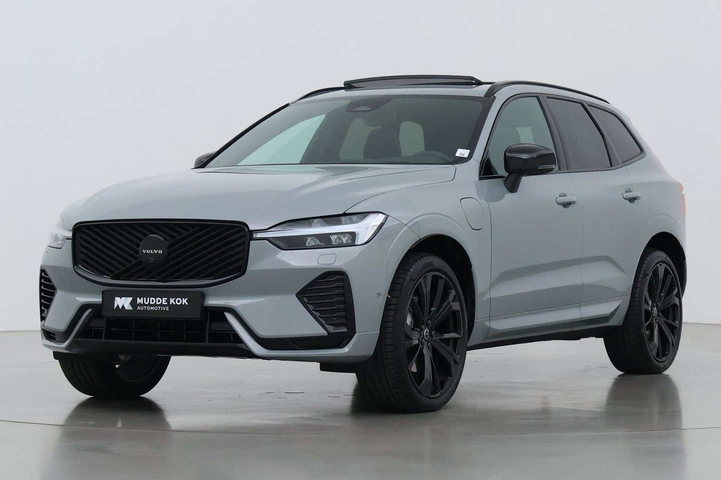 Volvo XC60 T6 Plus Black Edition | Harman/Kardon | Pilot Assist | Panoramadak | 360° Camera | Head-Up | Stoel+Stuurverwarming | 21 Inch