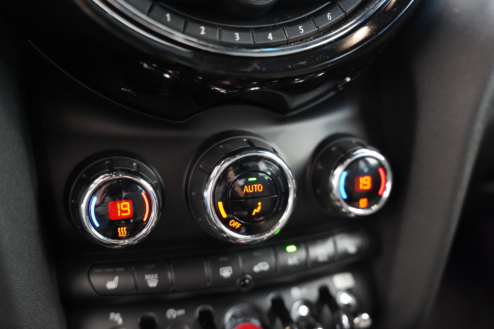 MINI 5-Deurs 1.5 Cooper Chili Navigatie Full-led CruiseControl